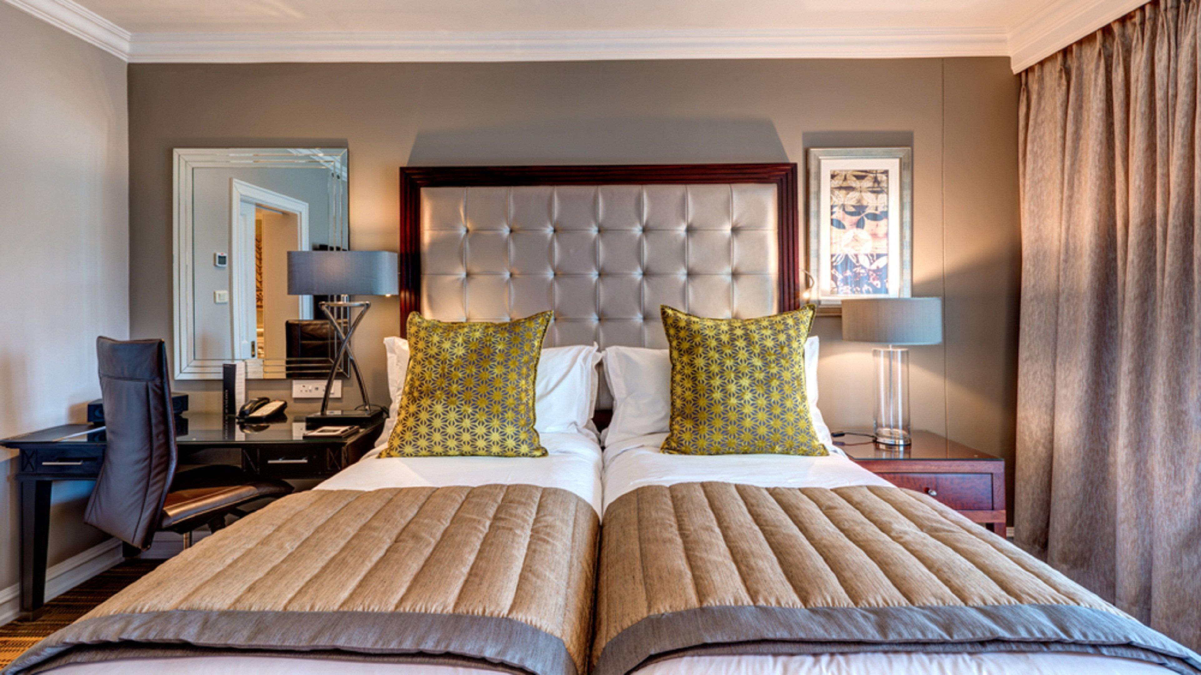 Intercontinental Johannesburg Or Tambo Airport Hotel By Ihg Kempton Park Eksteriør billede A bedroom at the hotel