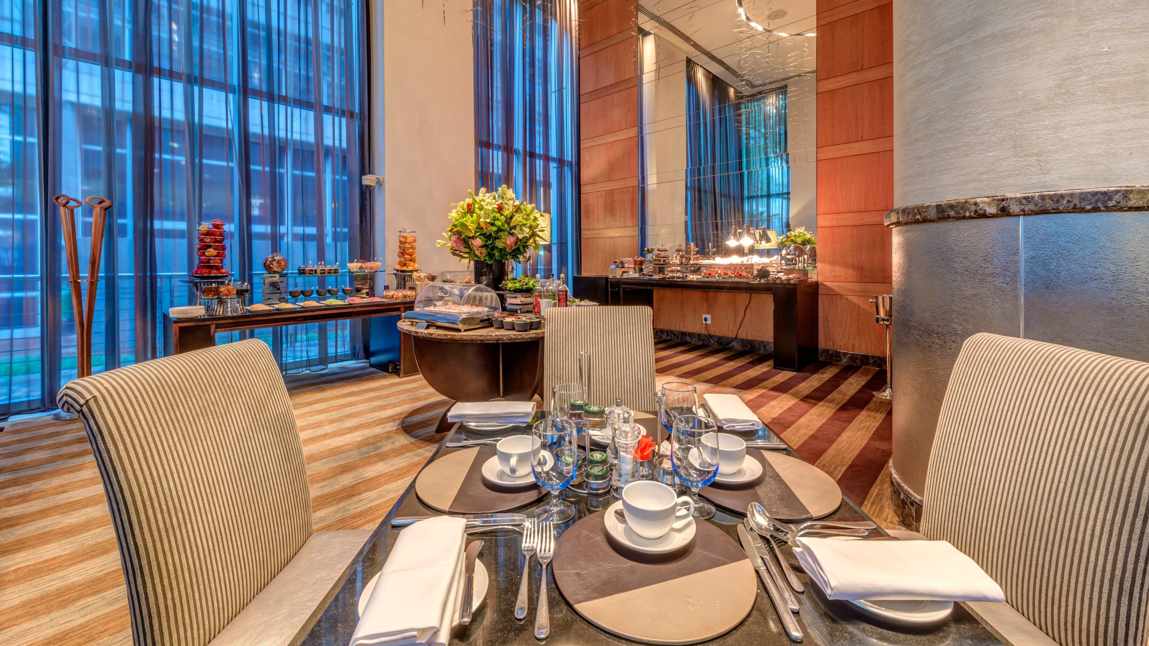 Intercontinental Johannesburg Or Tambo Airport Hotel By Ihg Kempton Park Eksteriør billede The Club Lounge at the Ritz-Carlton, Dubai