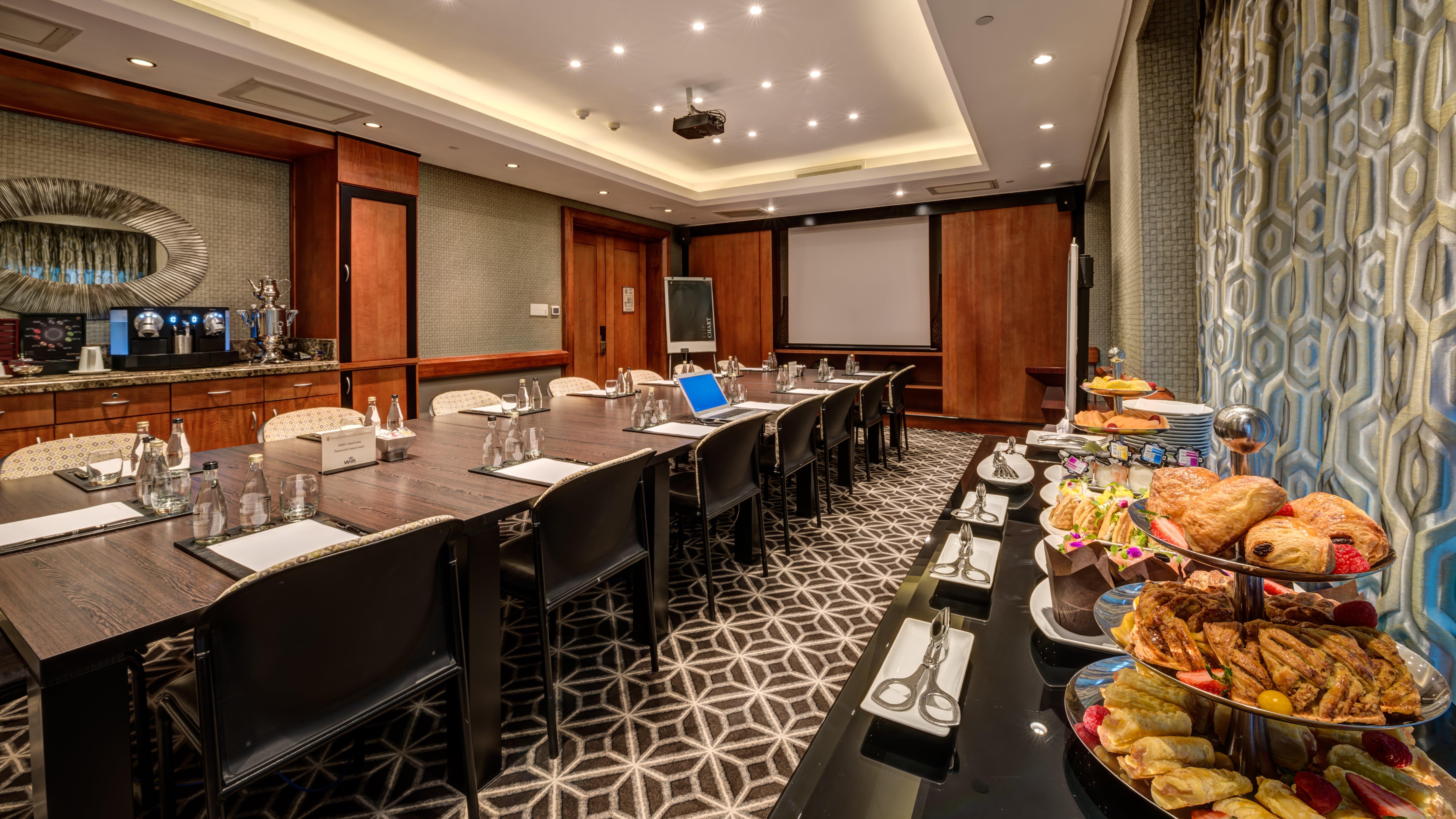 Intercontinental Johannesburg Or Tambo Airport Hotel By Ihg Kempton Park Eksteriør billede Meeting room at the hotel