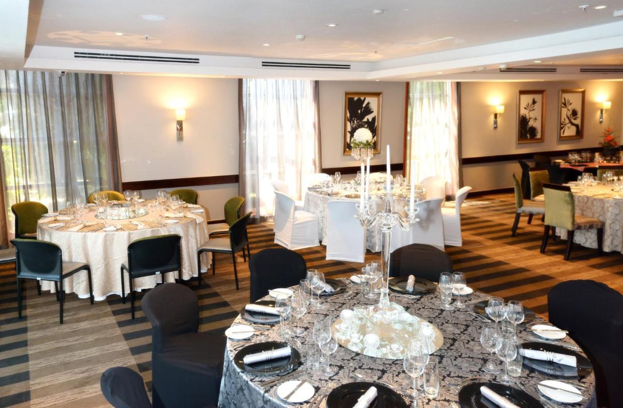 Intercontinental Johannesburg Or Tambo Airport Hotel By Ihg Kempton Park Eksteriør billede The River Restaurant