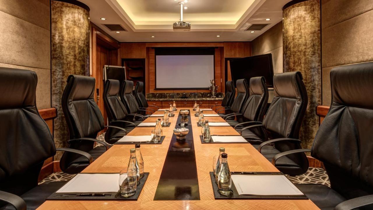 Intercontinental Johannesburg Or Tambo Airport Hotel By Ihg Kempton Park Eksteriør billede Boardroom at the Taj Mahal Palace, Mumbai
