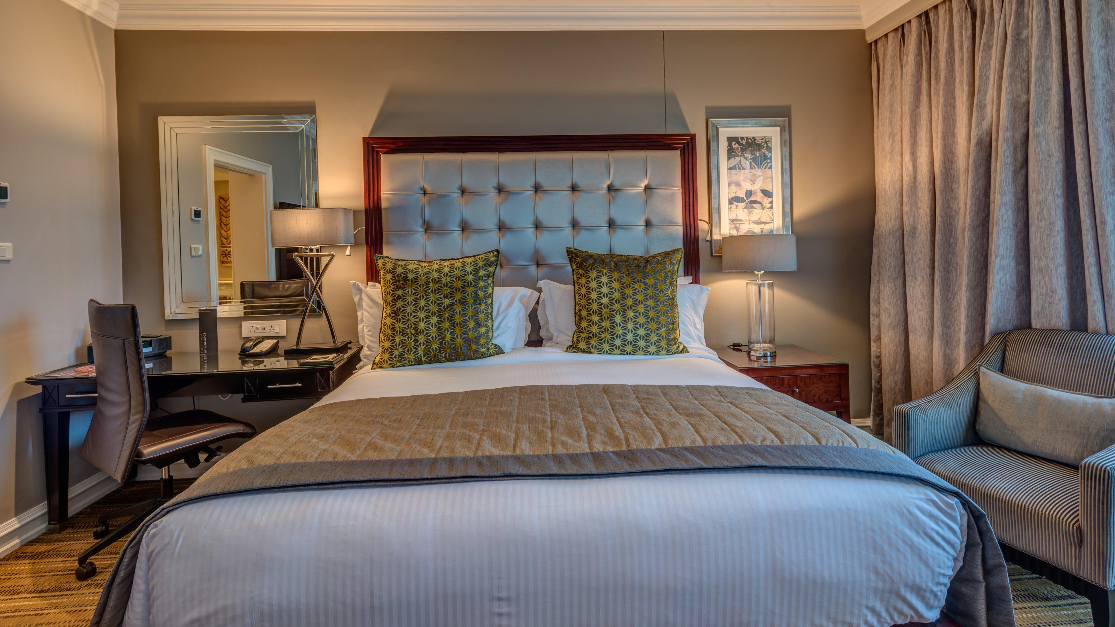 Intercontinental Johannesburg Or Tambo Airport Hotel By Ihg Kempton Park Eksteriør billede A bedroom at the hotel