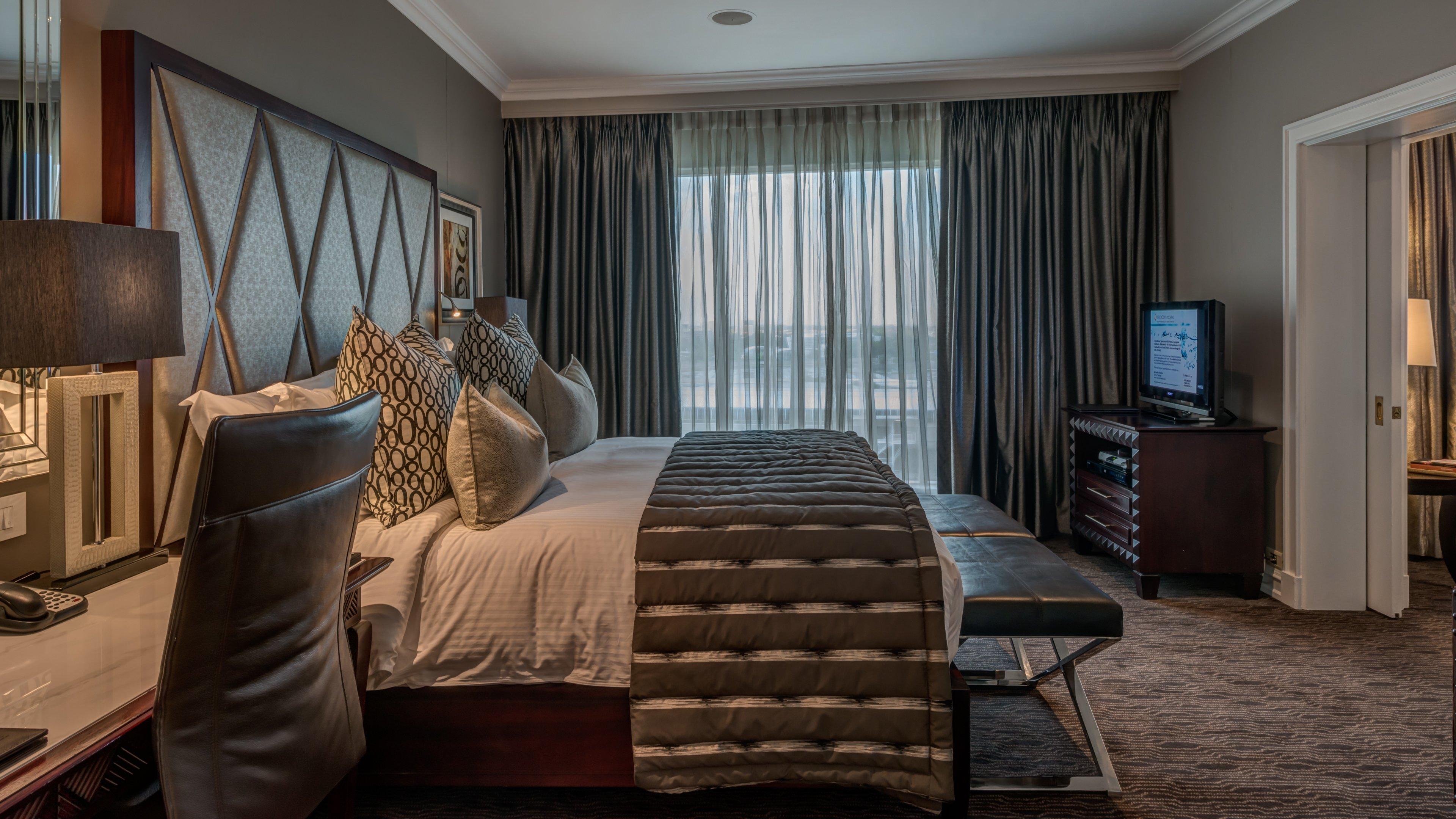 Intercontinental Johannesburg Or Tambo Airport Hotel By Ihg Kempton Park Eksteriør billede A bedroom at the hotel