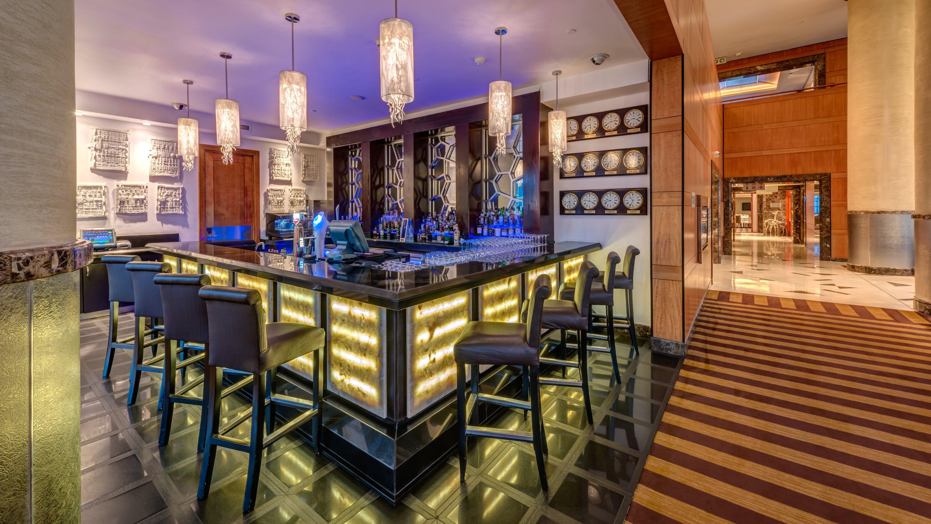 Intercontinental Johannesburg Or Tambo Airport Hotel By Ihg Kempton Park Eksteriør billede The bar at the hotel