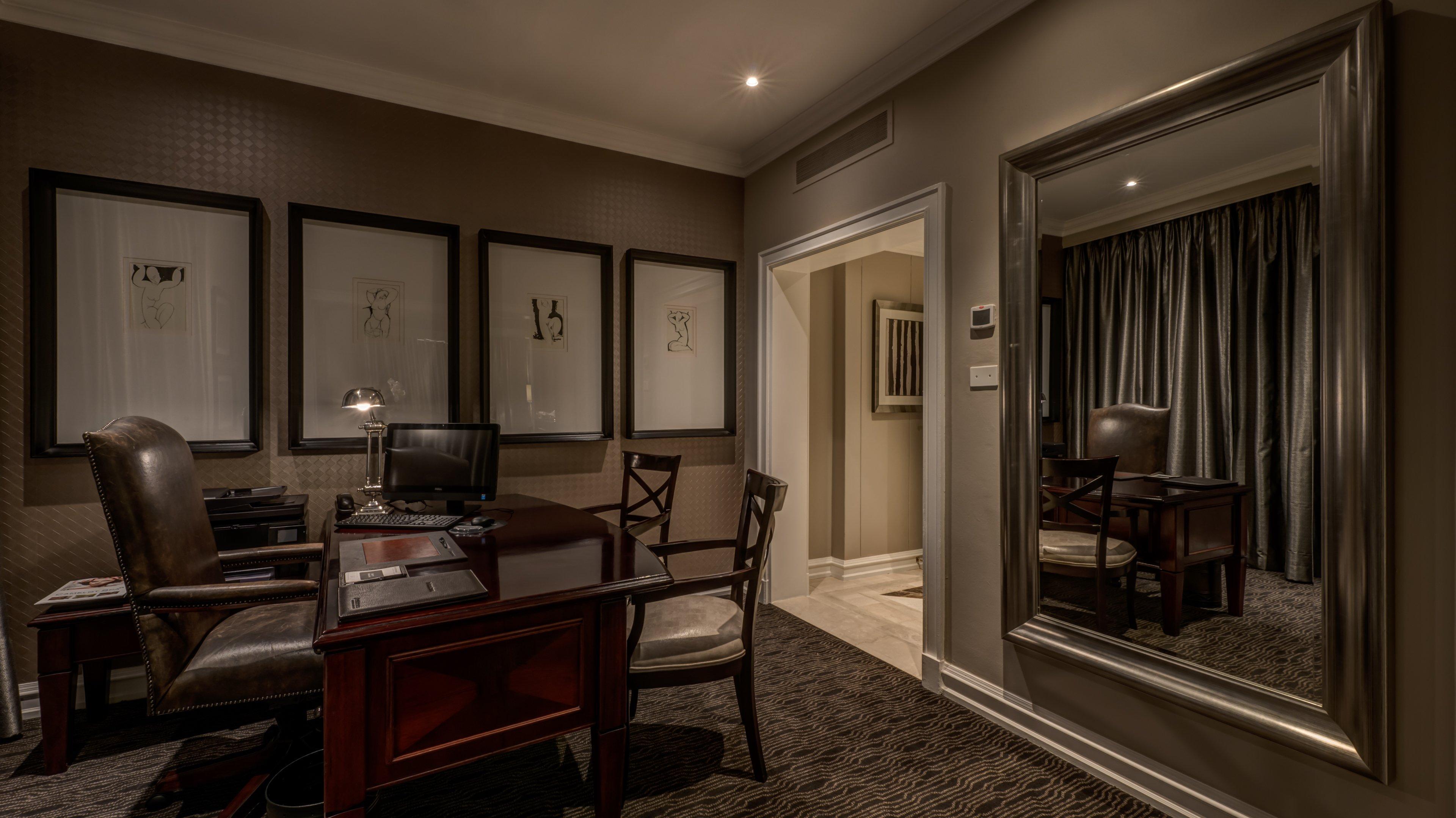 Intercontinental Johannesburg Or Tambo Airport Hotel By Ihg Kempton Park Eksteriør billede A study in a suite at The Ritz-Carlton, Boston