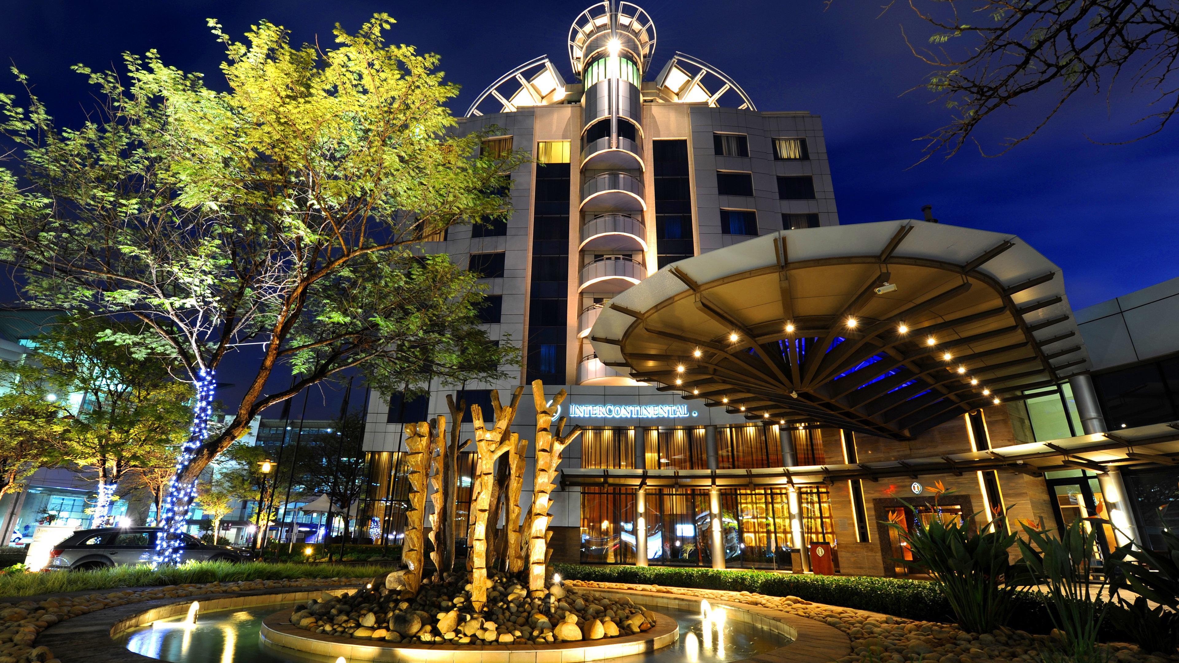 Intercontinental Johannesburg Or Tambo Airport Hotel By Ihg Kempton Park Eksteriør billede The Royal