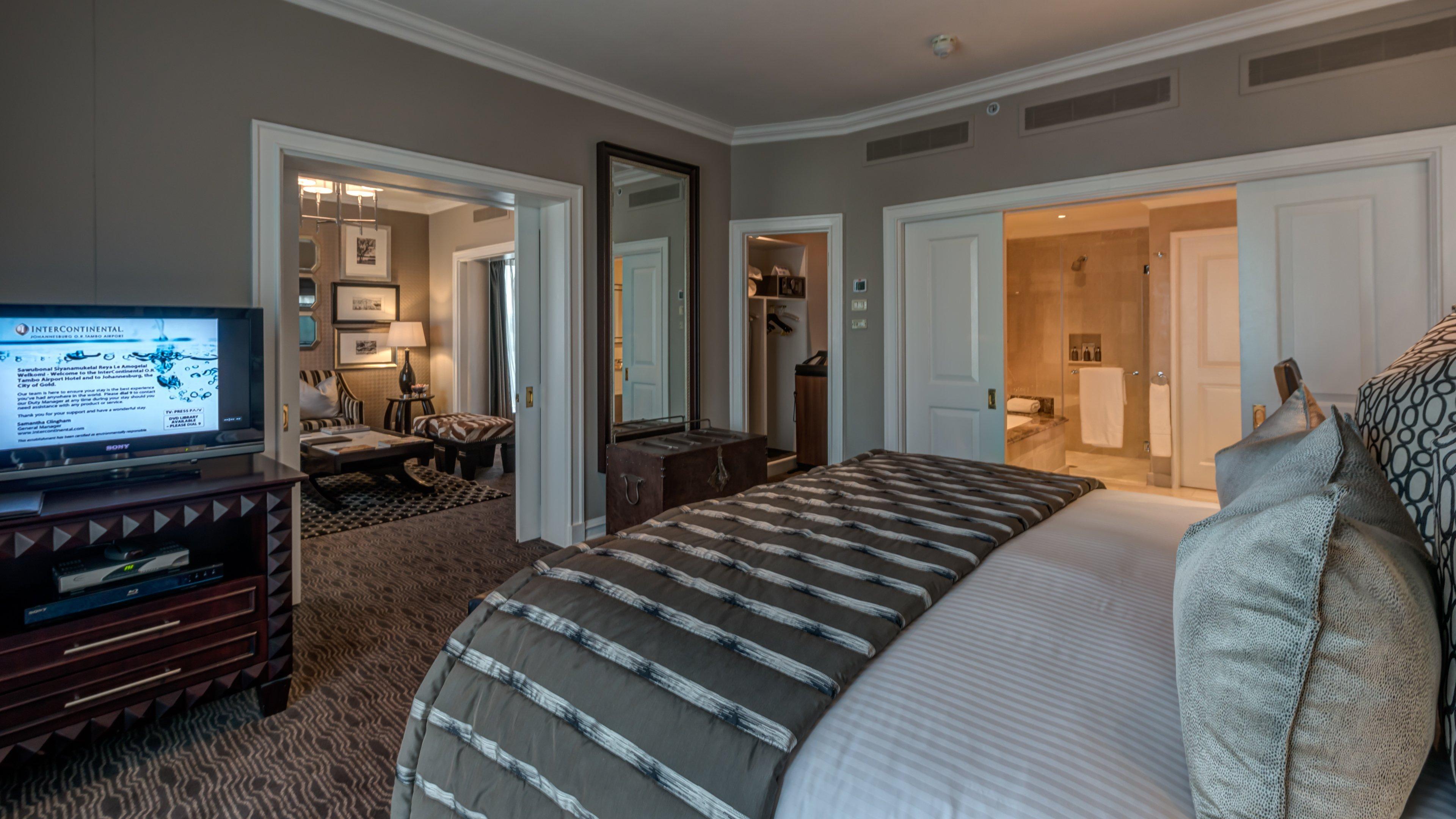 Intercontinental Johannesburg Or Tambo Airport Hotel By Ihg Kempton Park Eksteriør billede A suite at the Ritz-Carlton, DIFC