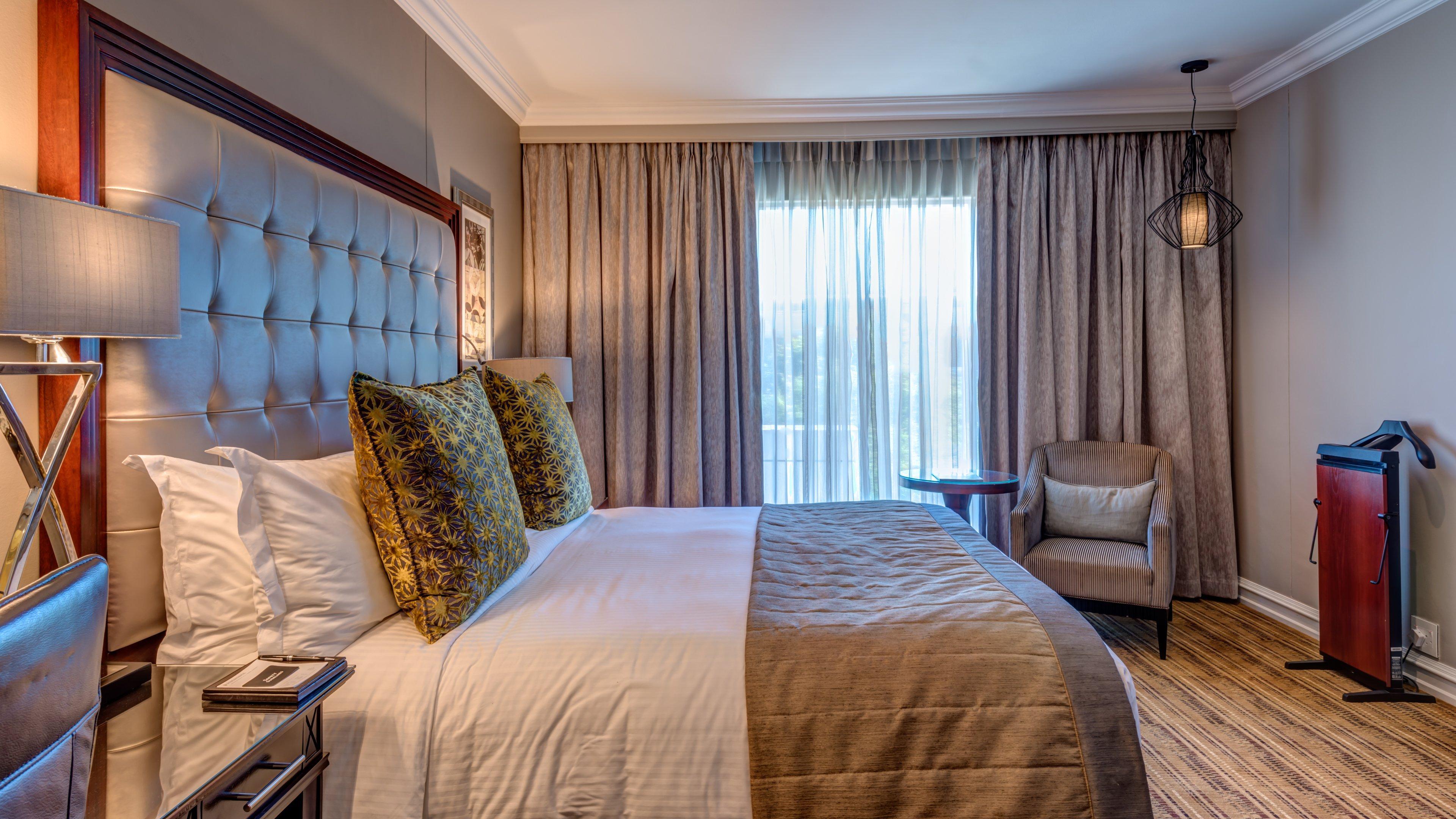 Intercontinental Johannesburg Or Tambo Airport Hotel By Ihg Kempton Park Eksteriør billede A bedroom at the hotel