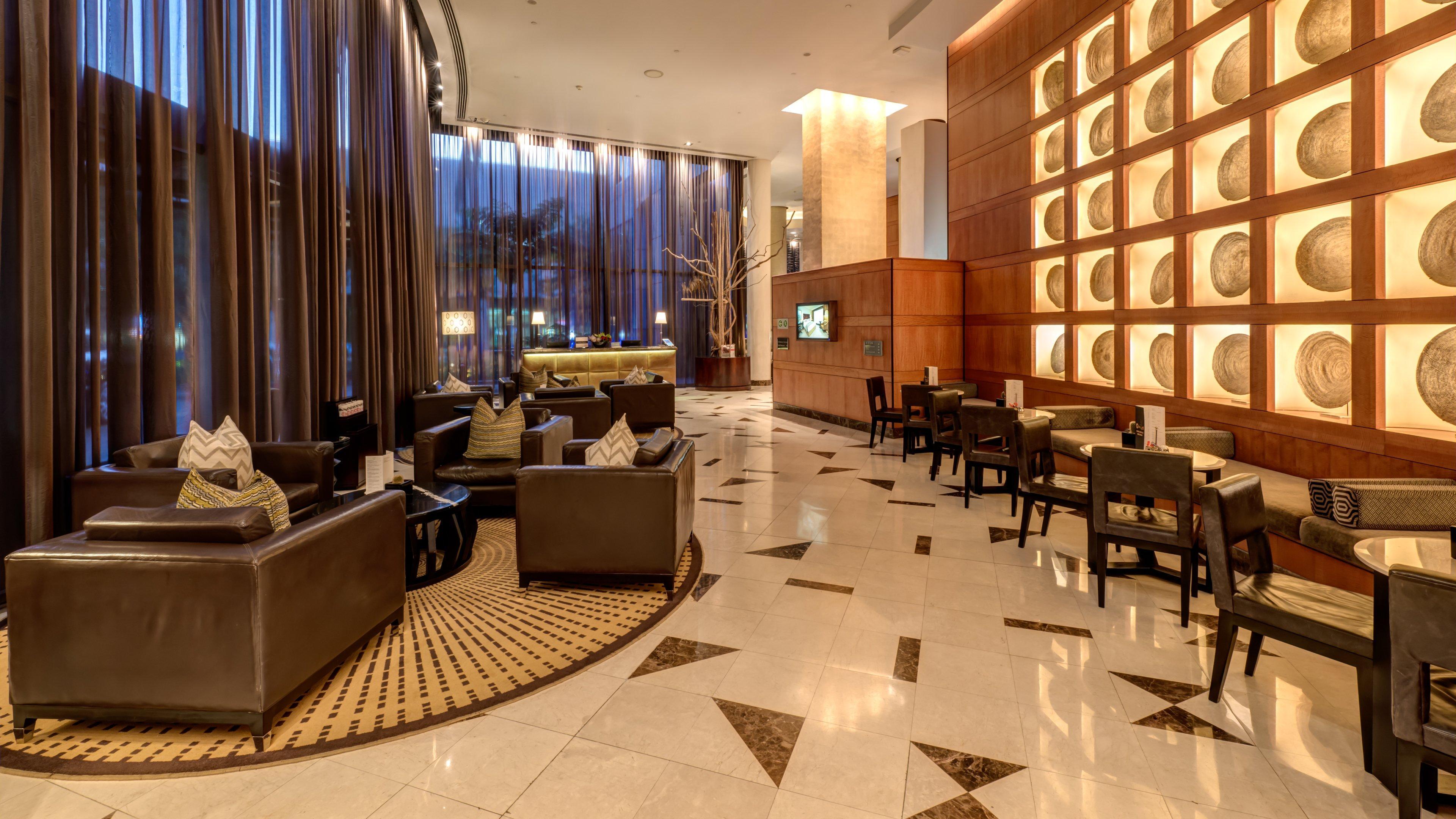 Intercontinental Johannesburg Or Tambo Airport Hotel By Ihg Kempton Park Eksteriør billede The lobby of the hotel